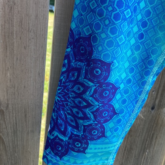 Inner fire mandalas Capri legging - Picture 3 of 7
